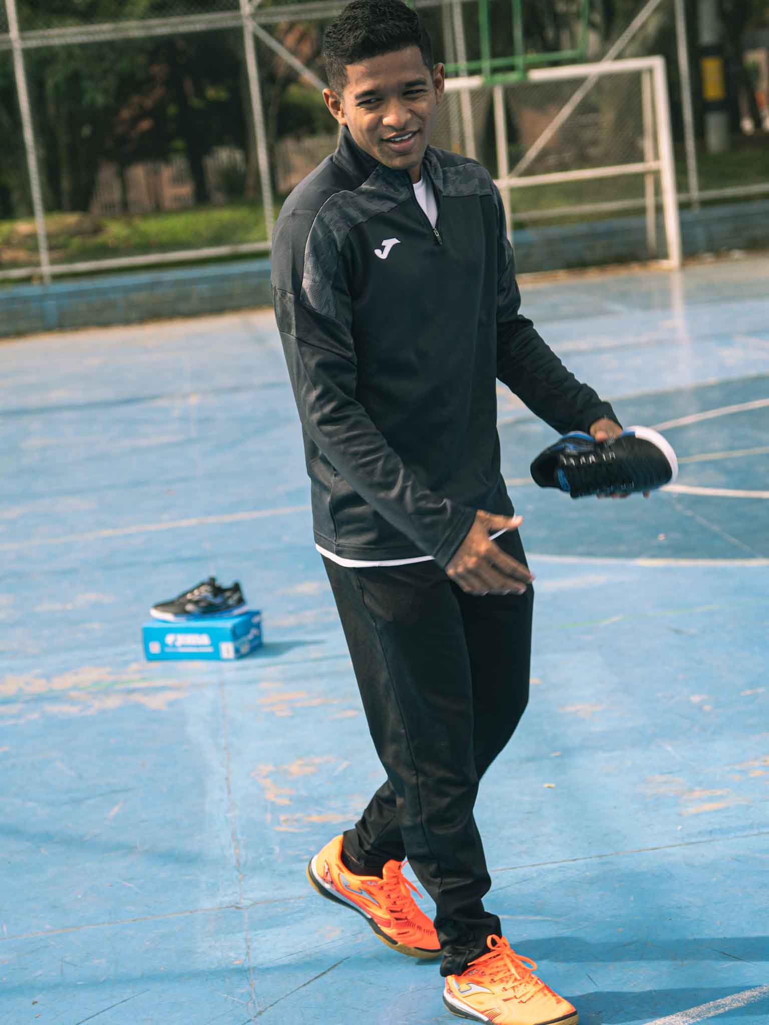 Buzo de Entrenamiento CHAMPIONSHIP  VIII Negro