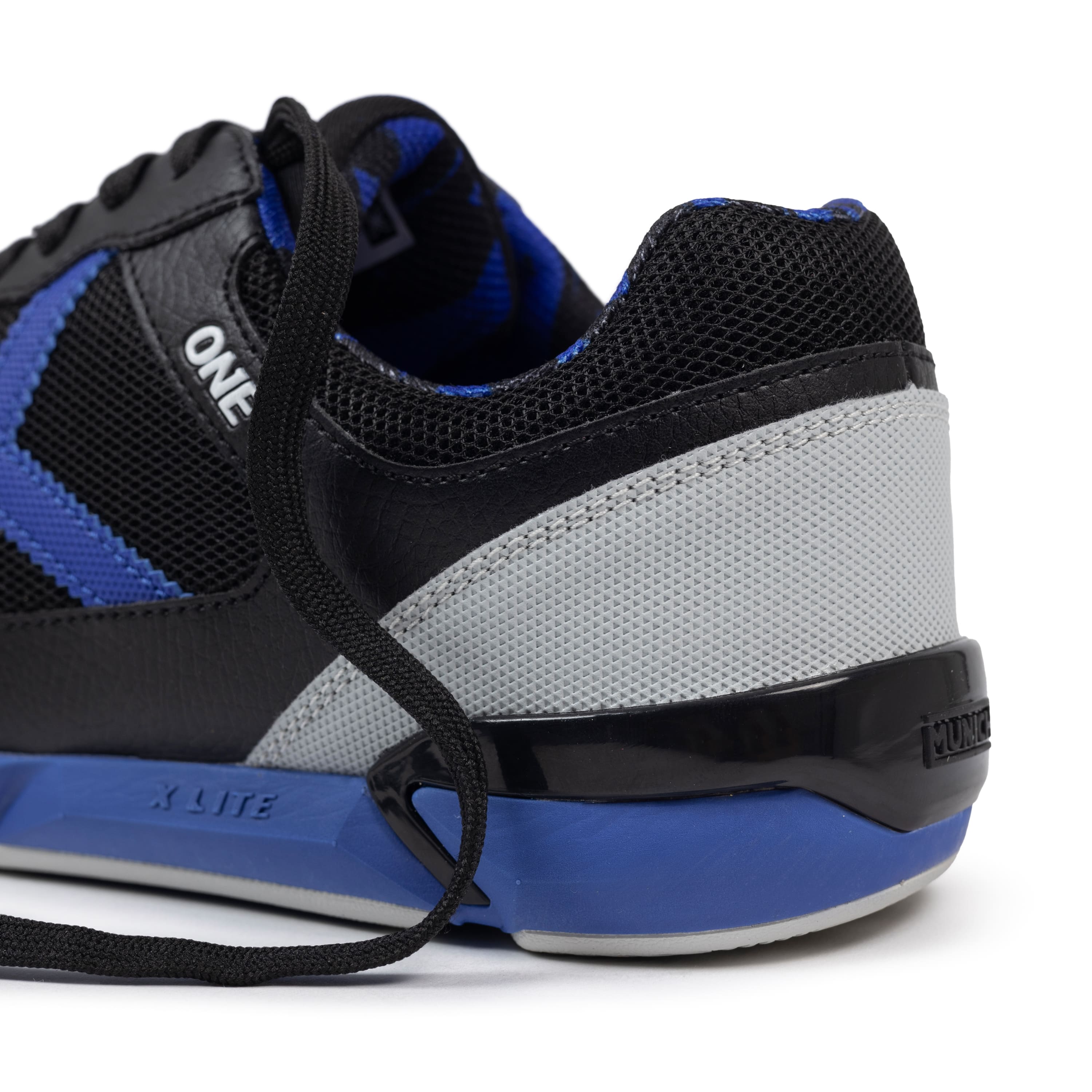 One Indoor Negro Azul